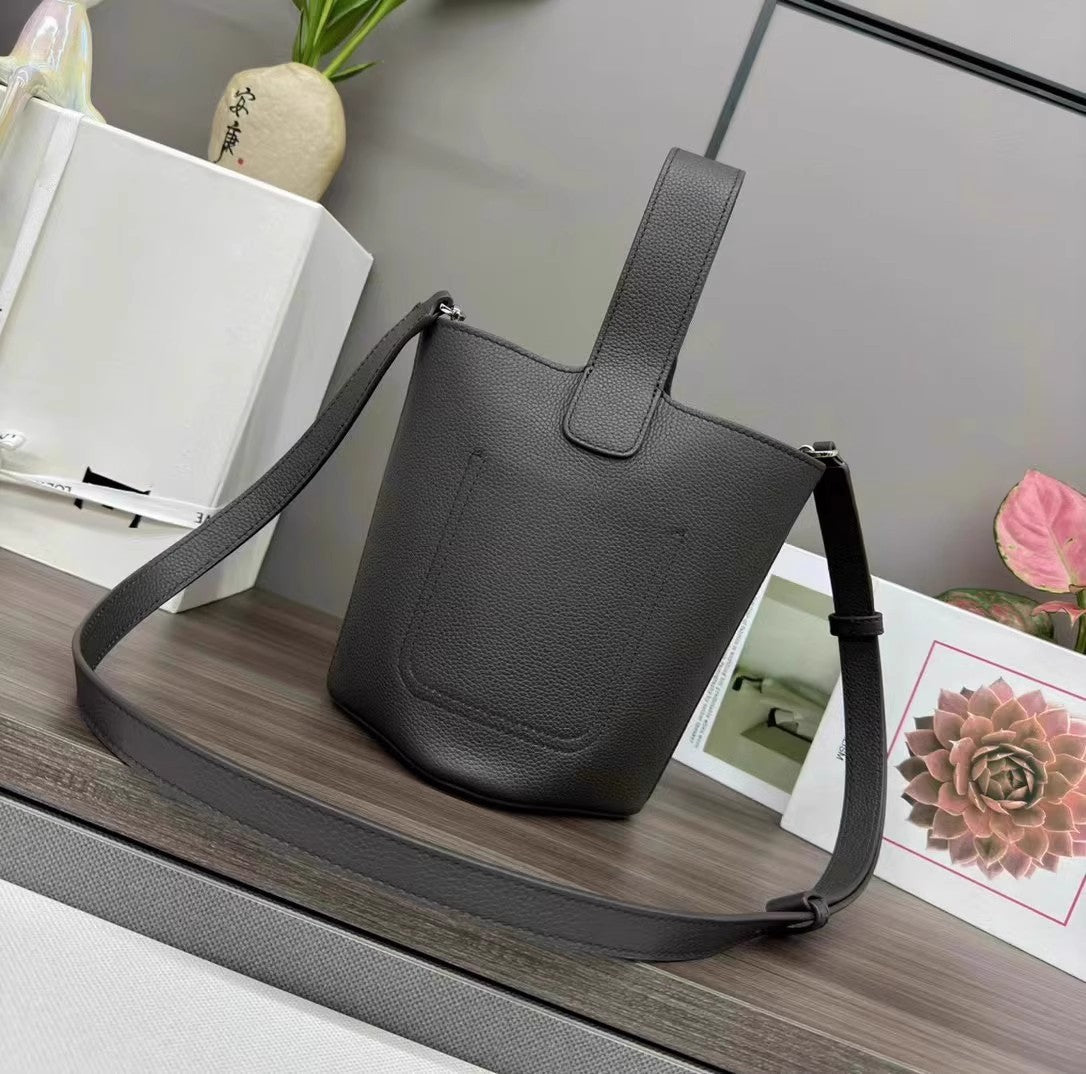バケツバッグ輸入本革ワンショルダーショルダーバッグBucket bag, imported genuine leather single-shoulder crossbody handbag