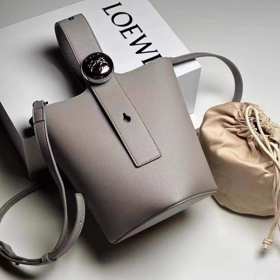 バケツバッグ輸入本革ワンショルダーショルダーバッグBucket bag, imported genuine leather single-shoulder crossbody handbag