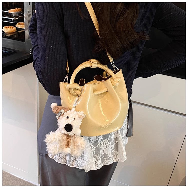 夏の流行は爆発的な小さい手提げバッグですSummer's best-selling small handbag for women