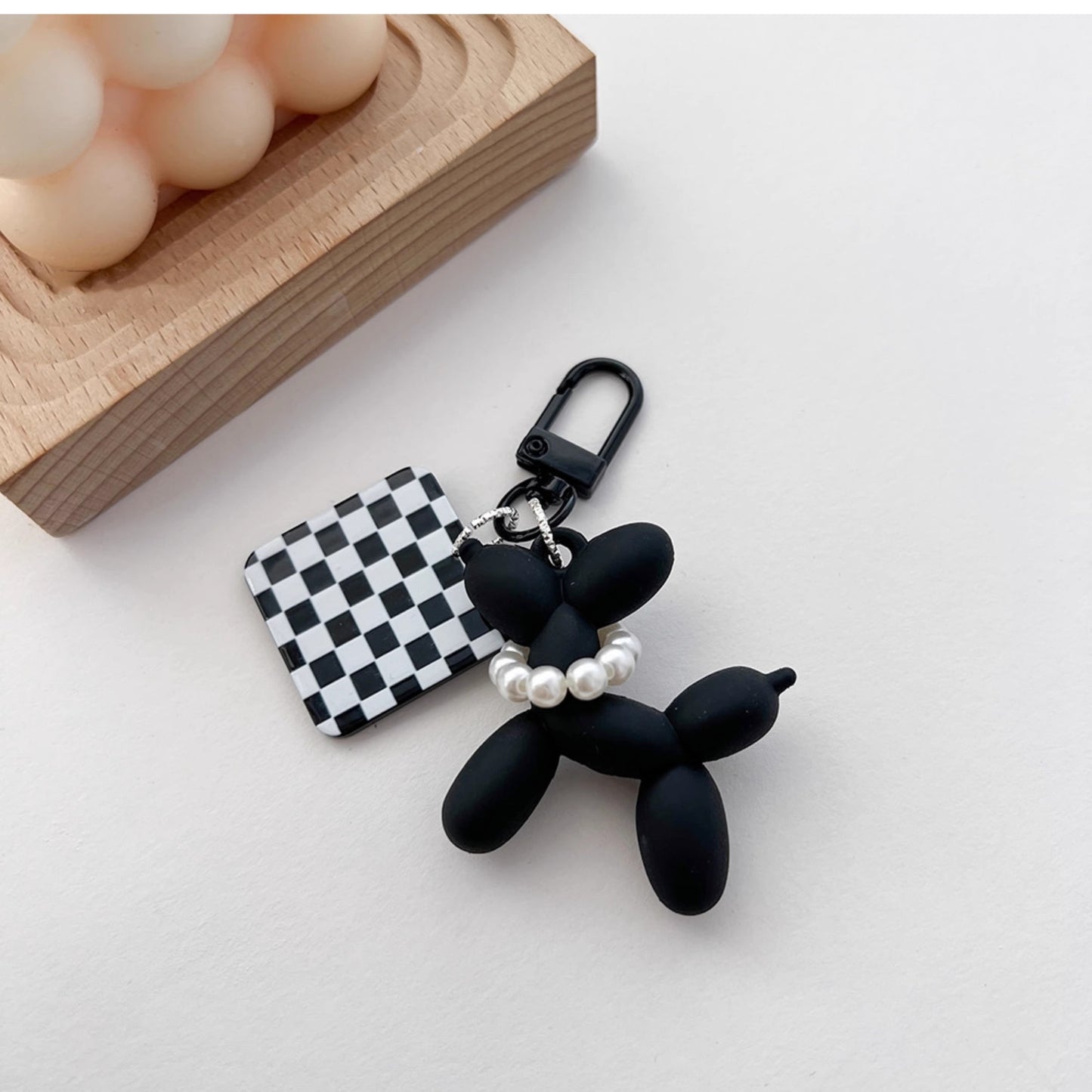 高級感ダーク系風船犬ですDark-themed balloon dog