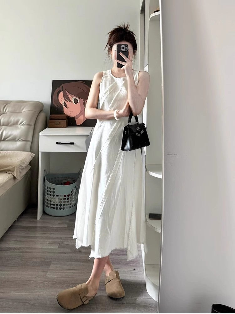 ノースリーブのベストワンピースSleeveless vest dress