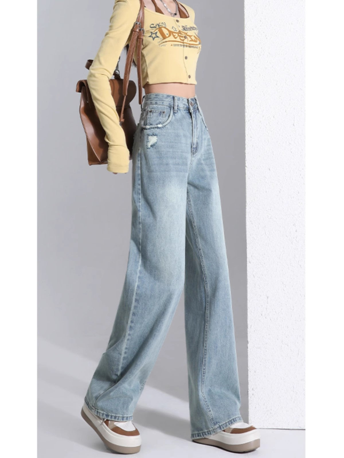 ハイウエスト・ワイドジーンズHigh-waisted wide-leg jeans