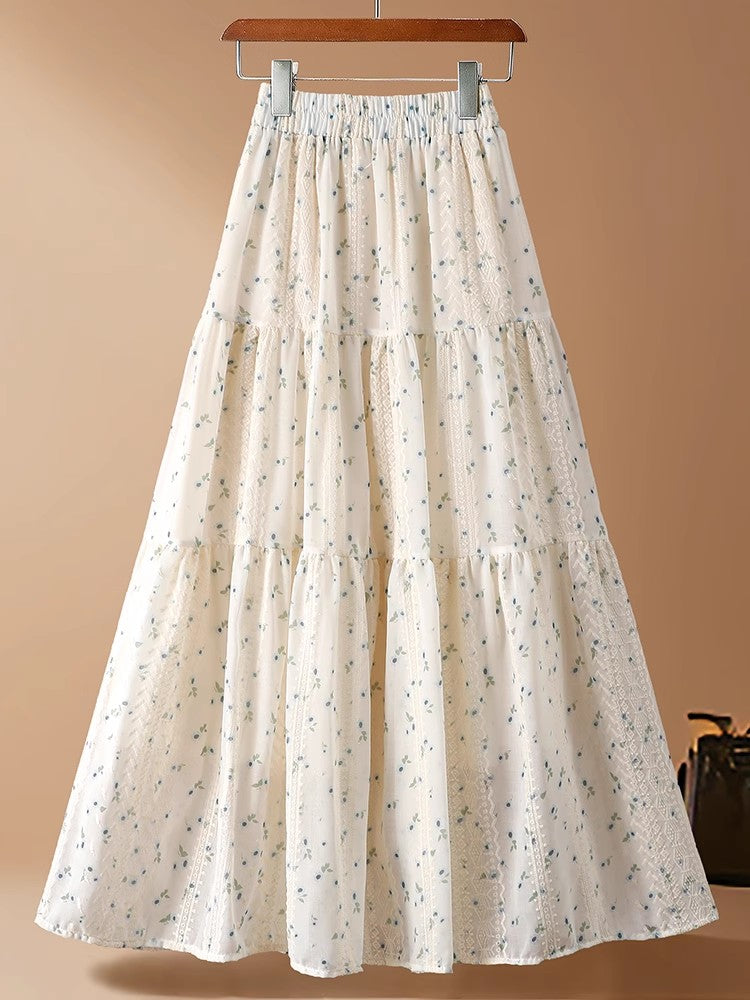 花柄のスカートをつなぎ合わせましたA small floral patchwork skirt