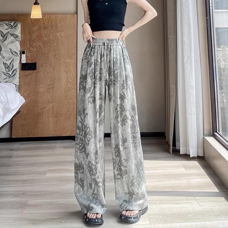 レトロなプリントのワイドパンツですWide pants with retro prints.
