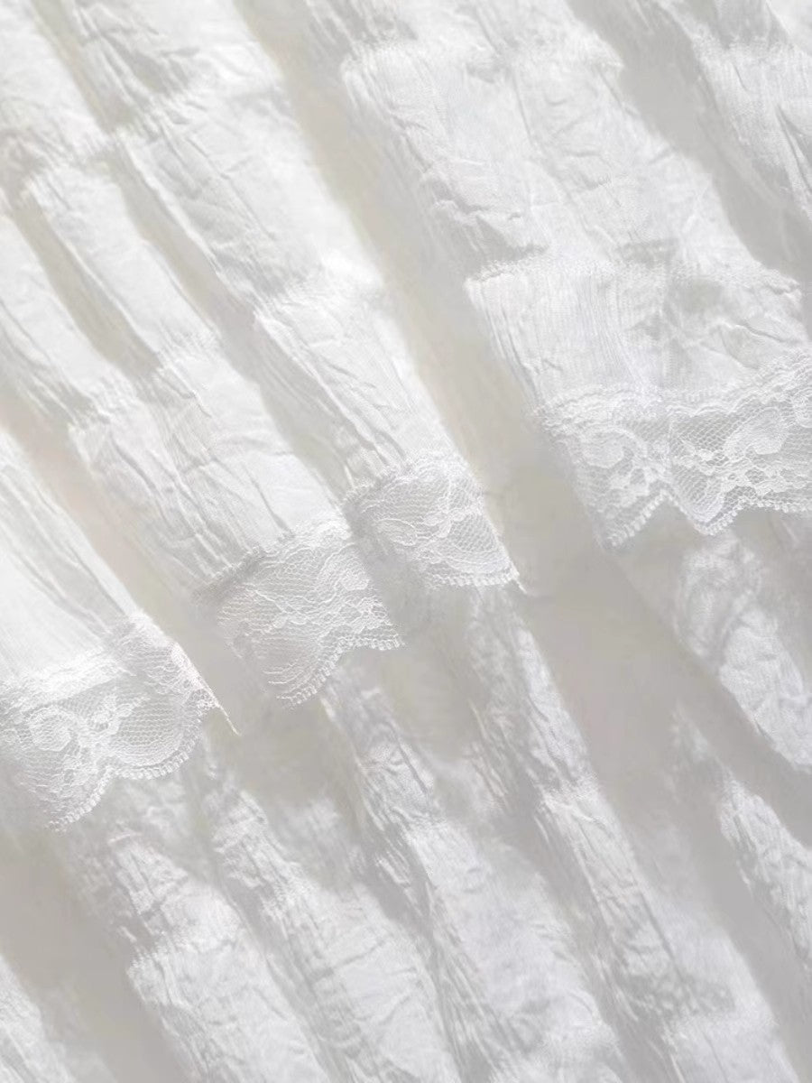 フレンチホワイトのキャミソールワンピースですFrench white strappy dress