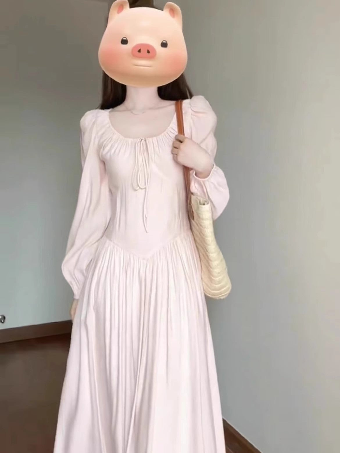 ウエストにプリンセスドレスをつけますPrincess dress with a cinched waist and tie