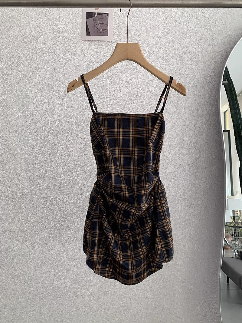 チェックのタンクトップCheckered halter top