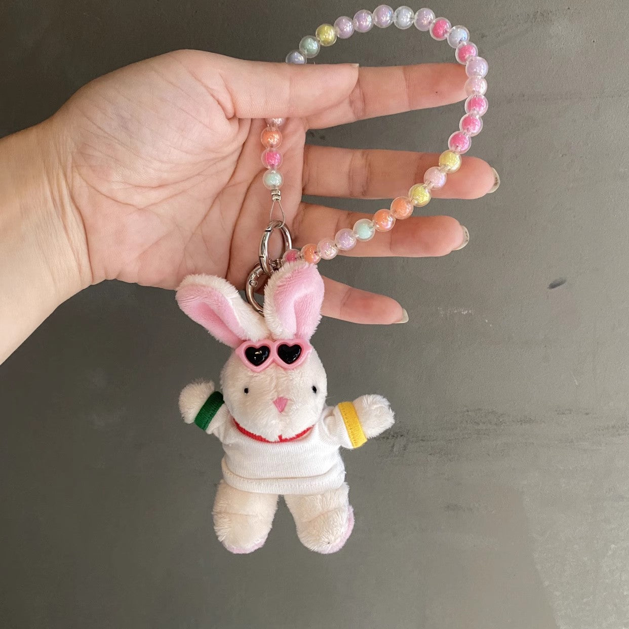 サングラスぬいぐるみうさぎのストラップですSunglasses plush rabbit pendant
