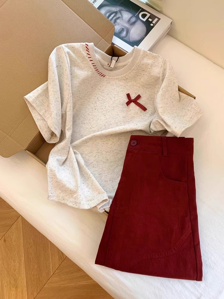 デニムのミニスカートですA denim miniskirt.