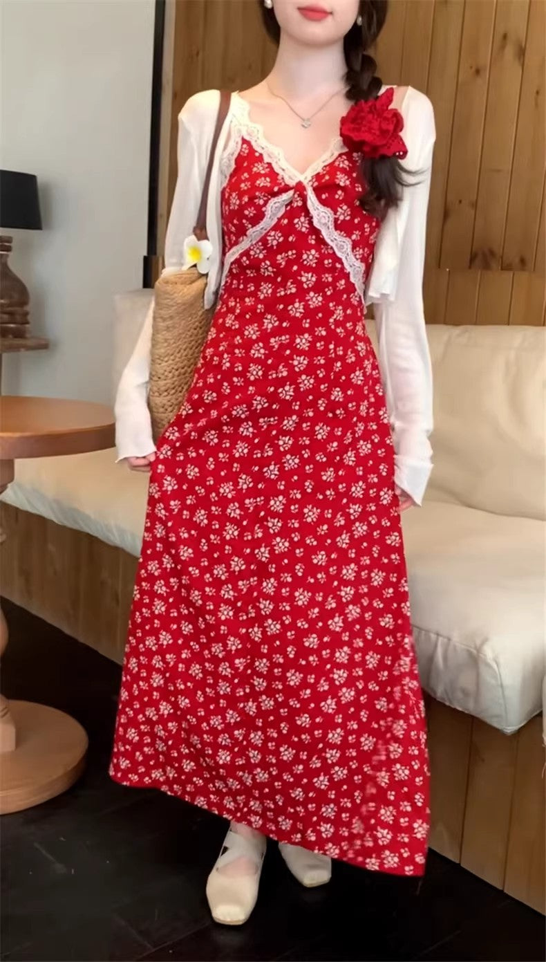 赤い花柄レースのキャミソールワンピースですRed floral lace halter dress