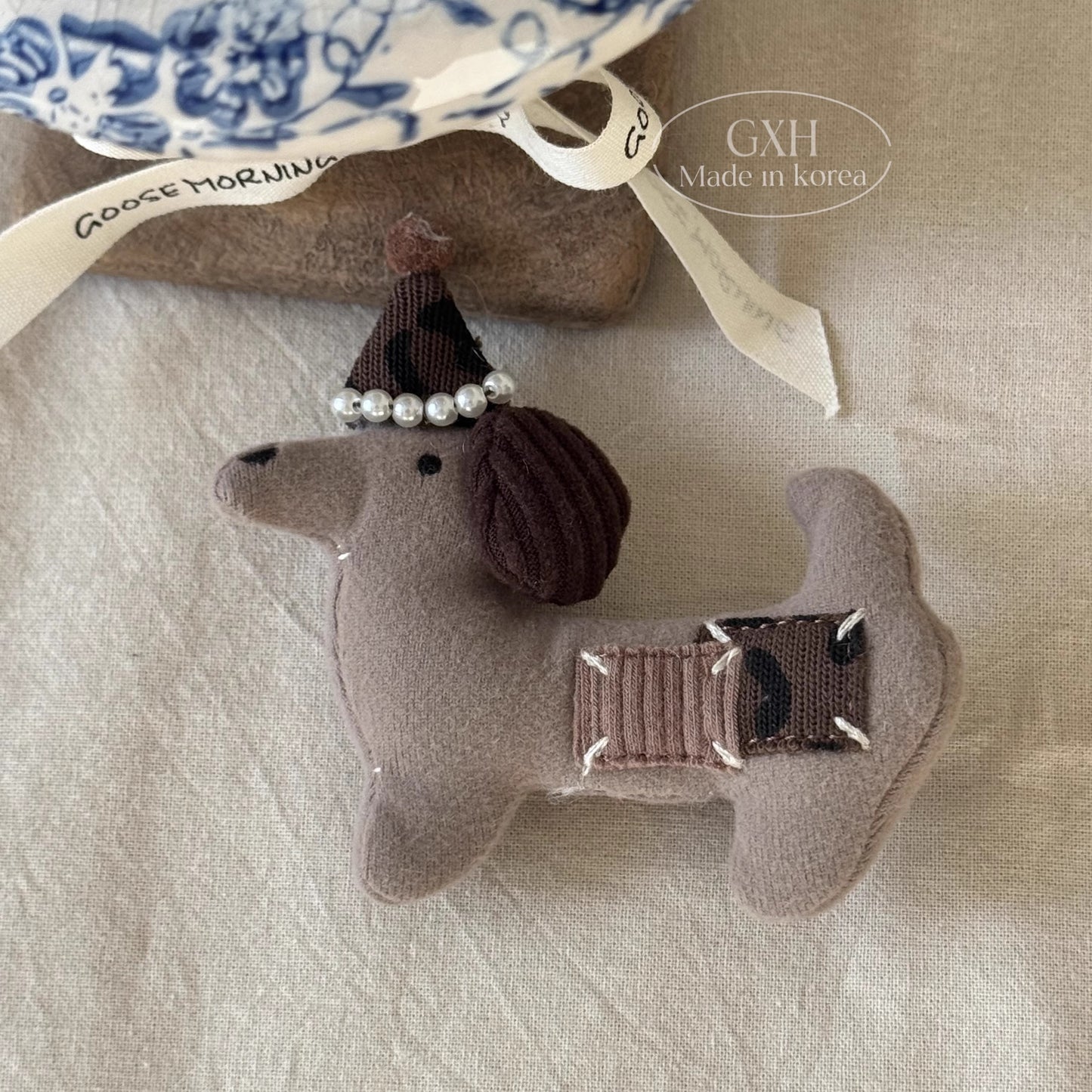 ブリキ色のフード熊ダックスフント犬ですFabric coffee-colored hat bears and dachshunds