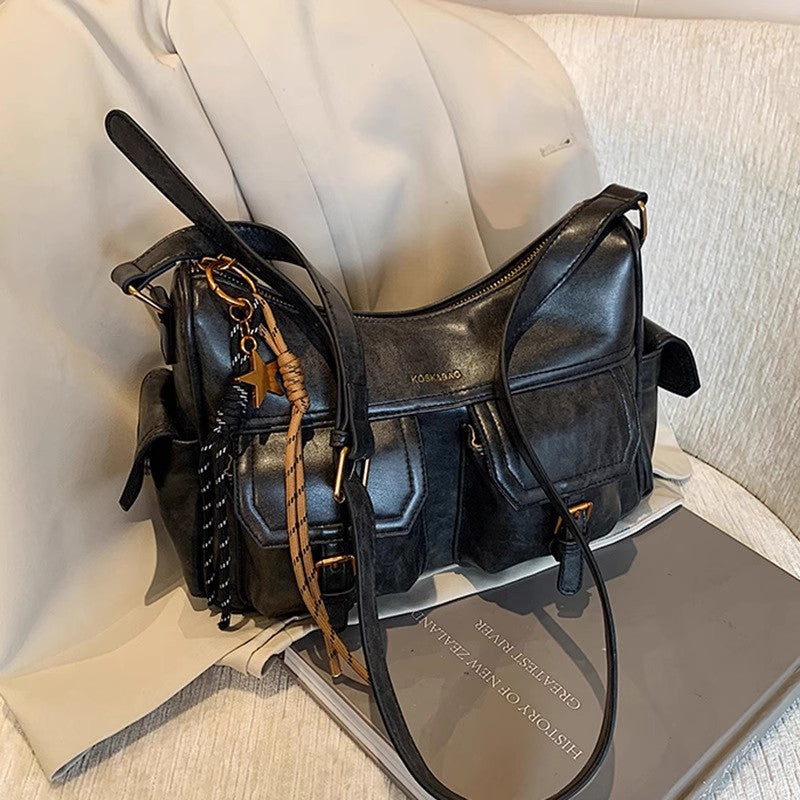レトロな通勤用ショルダーバッグですFashionable and retro commuting crossbody bag