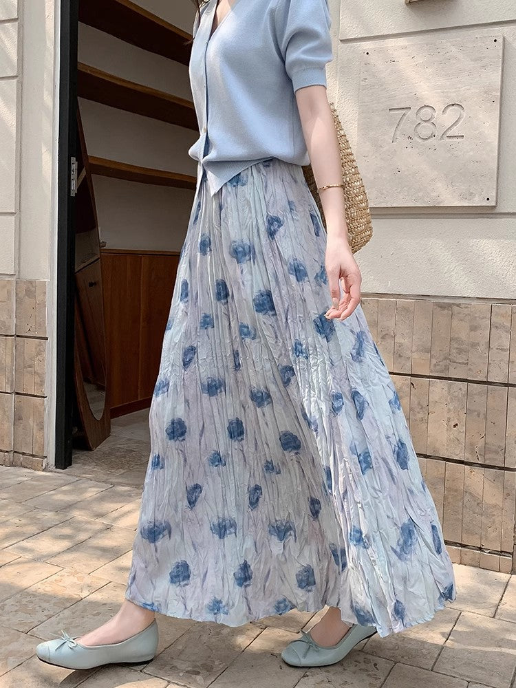 花柄のミニスカートですA small floral skirt