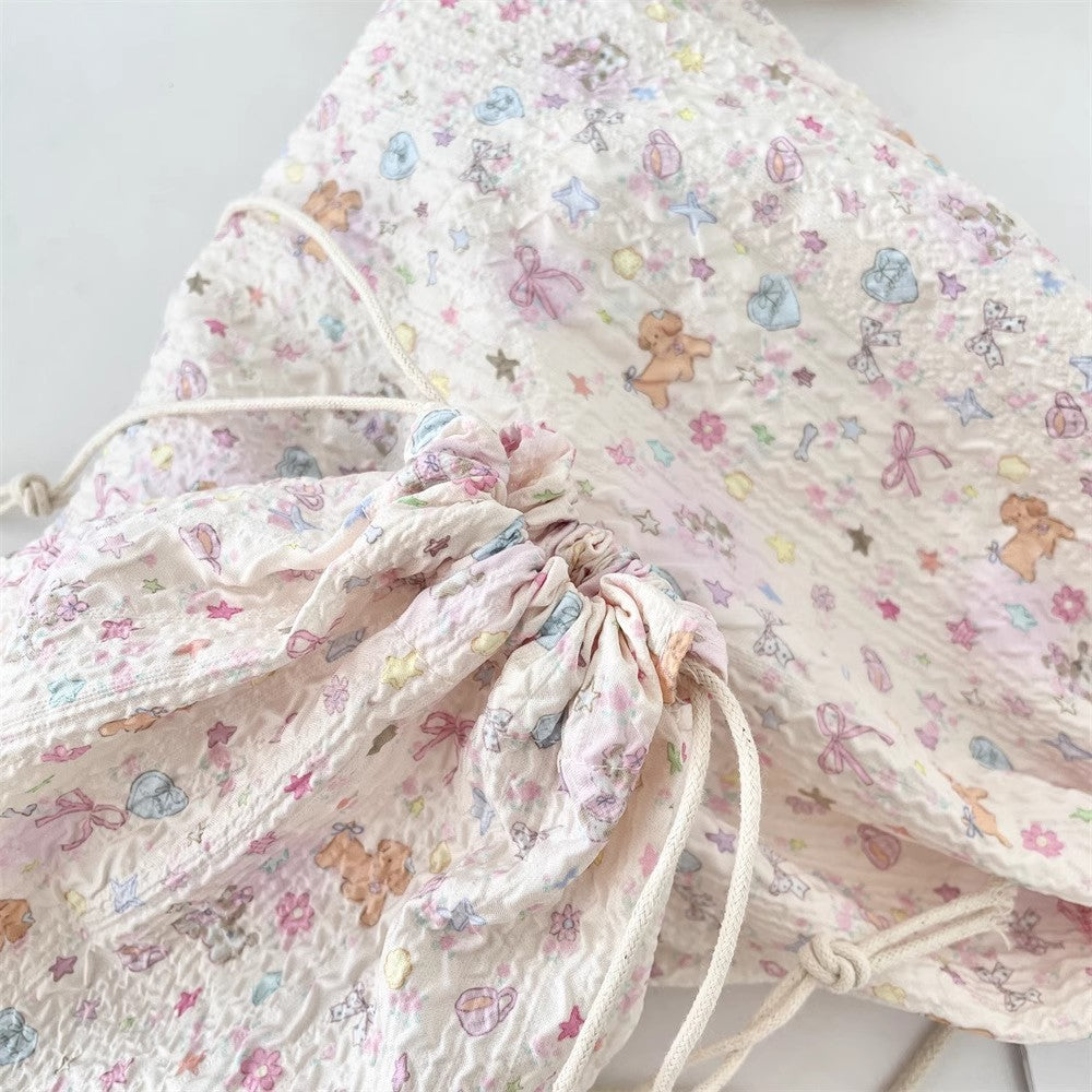 エンボスのキャラクター巾着袋ですEmbossed cartoon drawstring pocket