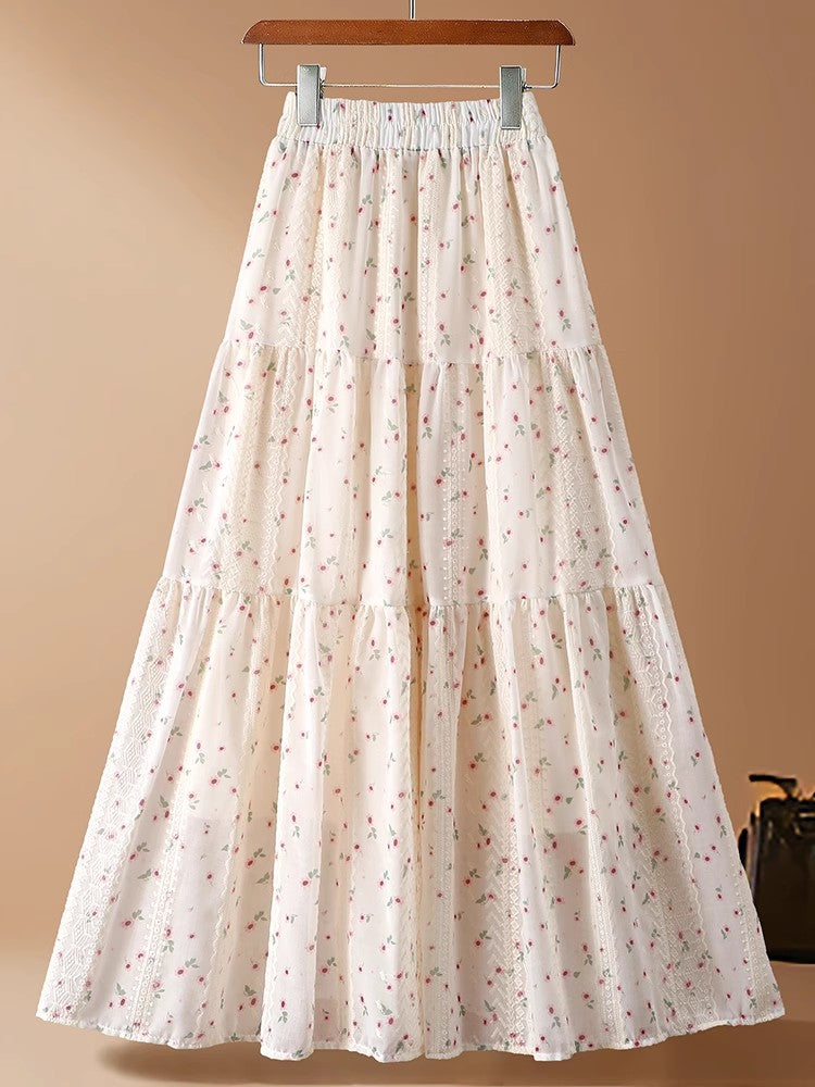 花柄のスカートをつなぎ合わせましたA small floral patchwork skirt