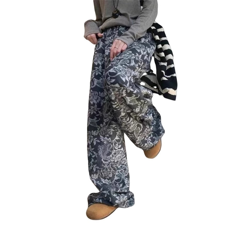 レトロ柄のストレートパンツですStraight pants with retro patterns.