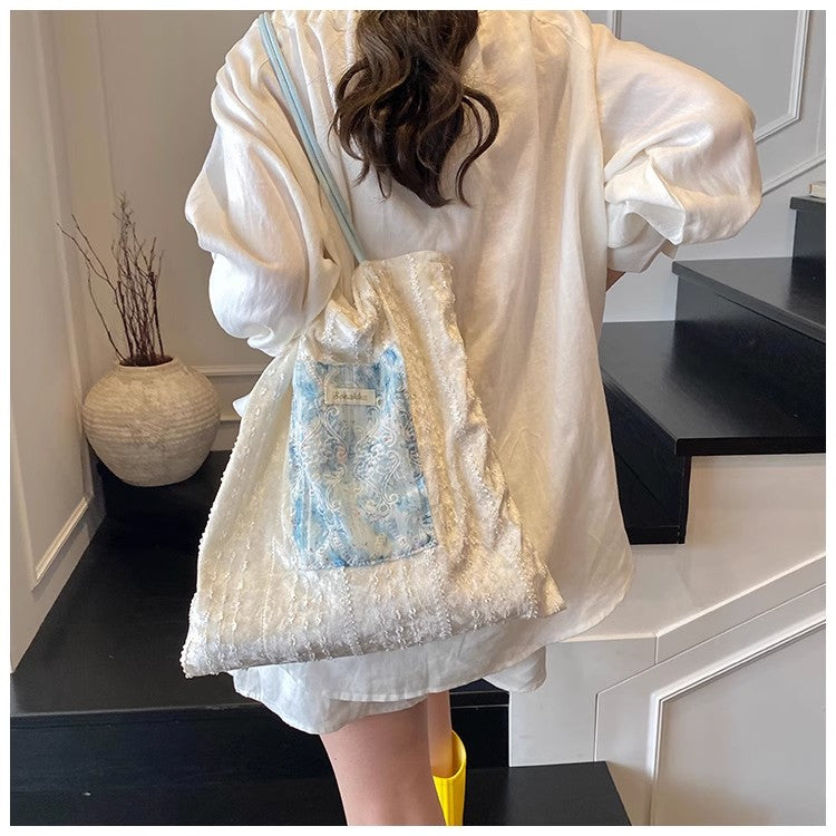 韓国系の小粋なベルベットのショルダーバッグですKorean-style fresh and light velvet single-shoulder bag