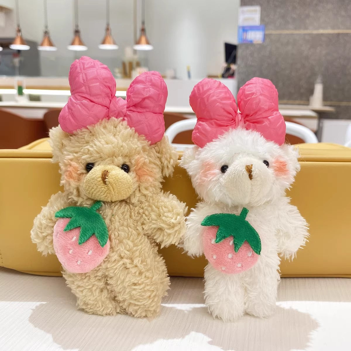 くまのぬいぐるみのストラップですBear doll schoolbag pendant