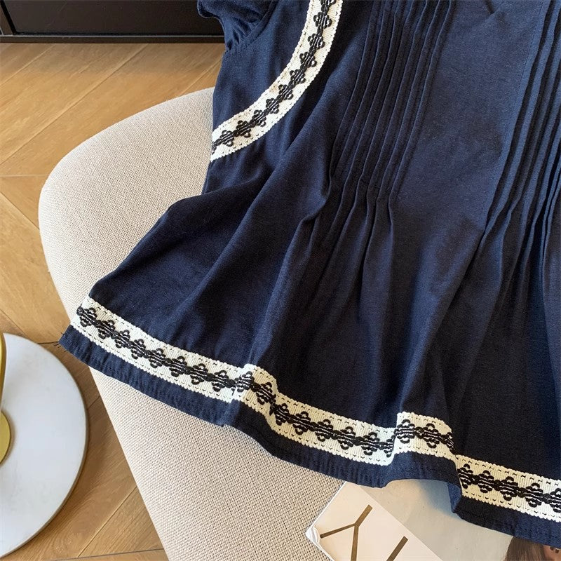 フリル付きのノースリーブシャツA sleeveless shirt with frills
