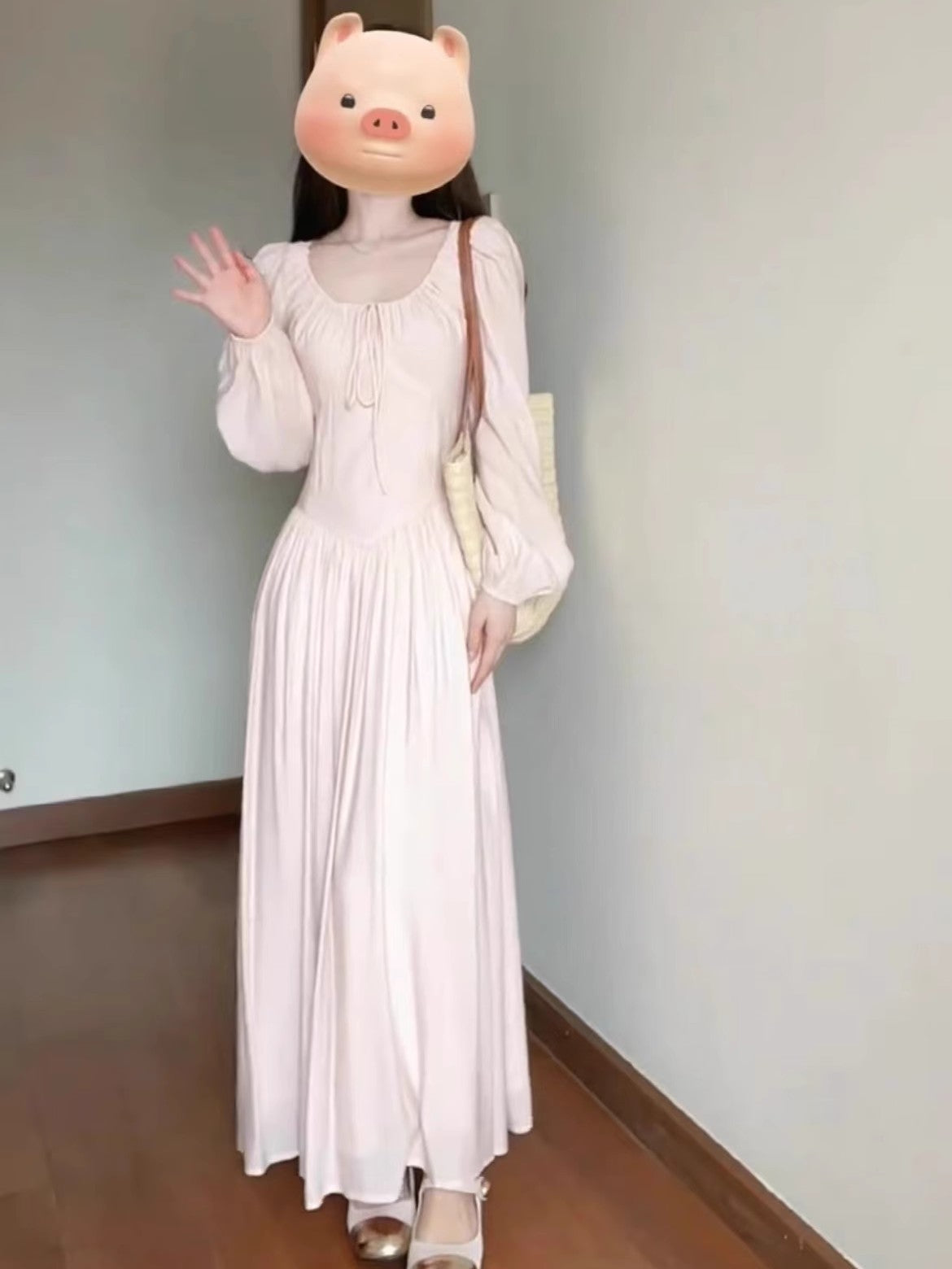 ウエストにプリンセスドレスをつけますPrincess dress with a cinched waist and tie