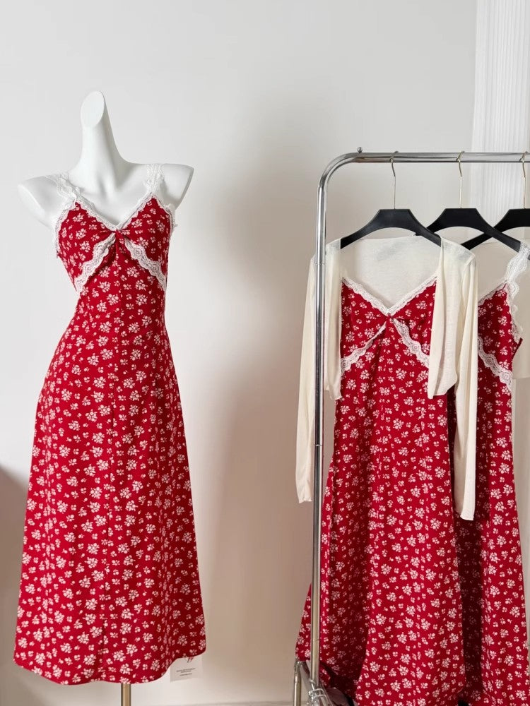 赤い花柄レースのキャミソールワンピースですRed floral lace halter dress