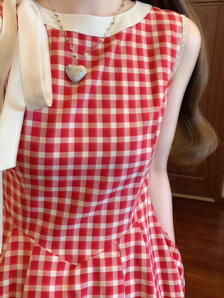 赤いチェックのワンピースですRed checkered dress
