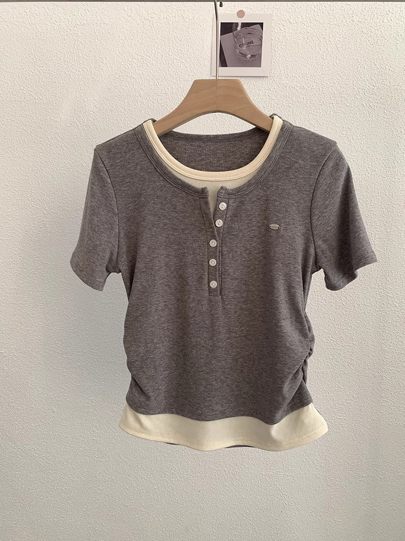 甘い丸首の半袖ですRound neck and short sleeves
