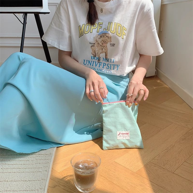 ニッチなデザインのアイスクリーム色ポーチですNiche design ice cream-colored makeup bag