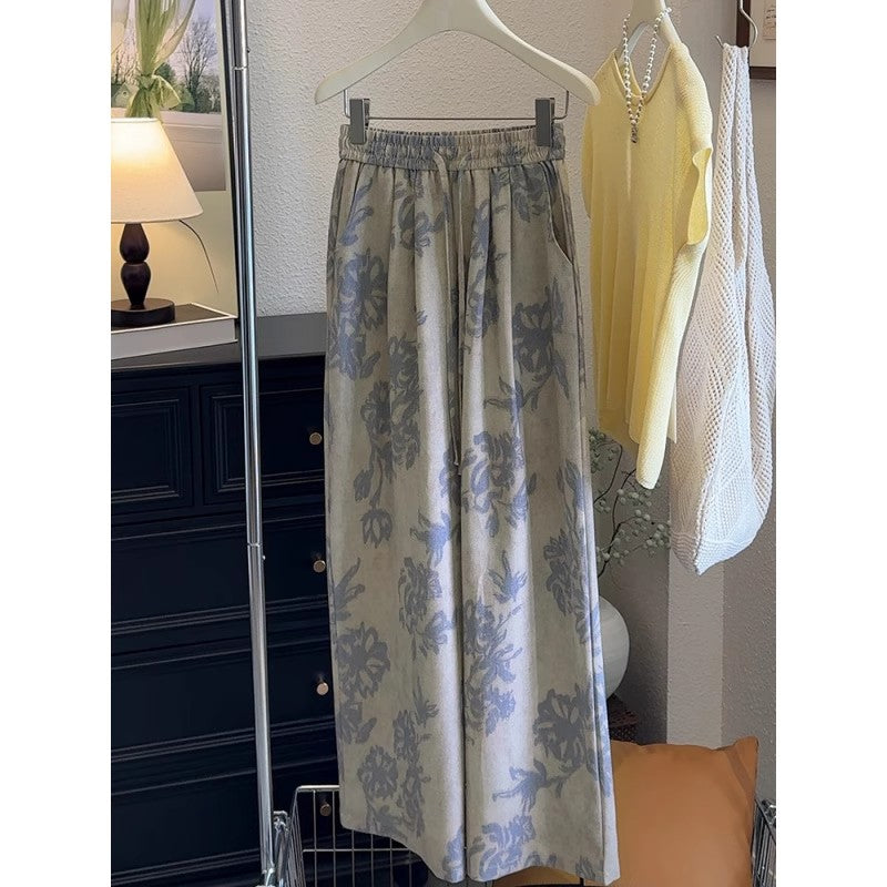 レトロなプリントのワイドパンツですWide pants with retro prints.