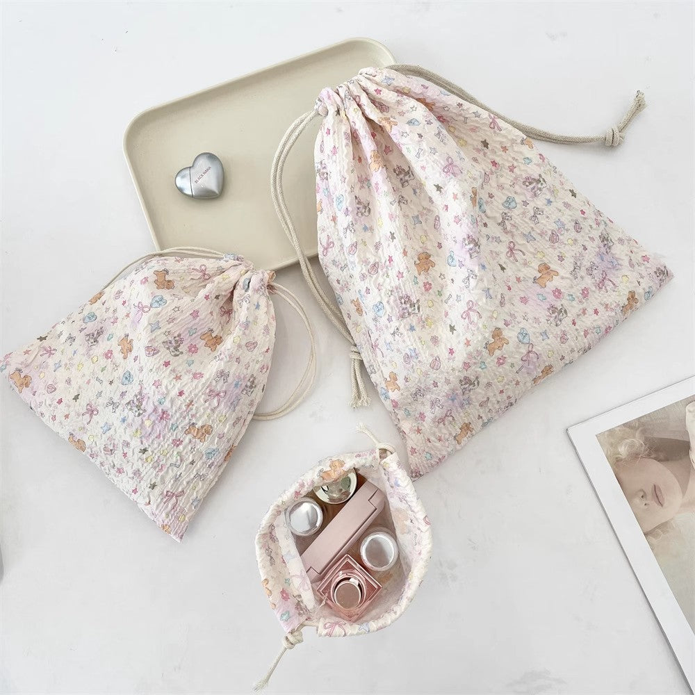 エンボスのキャラクター巾着袋ですEmbossed cartoon drawstring pocket
