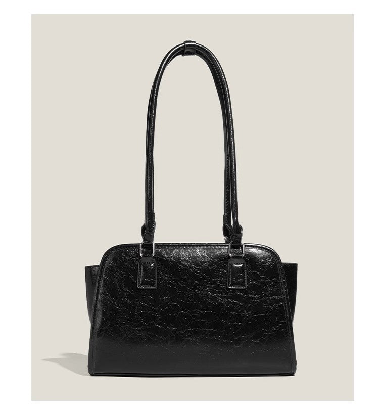 洋風な通勤用ショルダーバッグですStylish and versatile commuting shoulder bag