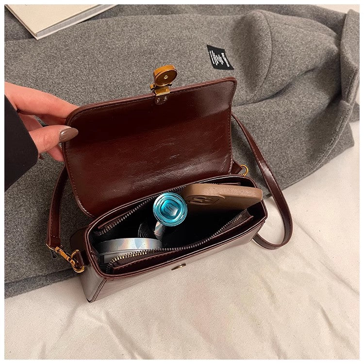 高級感のあるトートバッグが登場しましたA new high-end hand-held small square bag