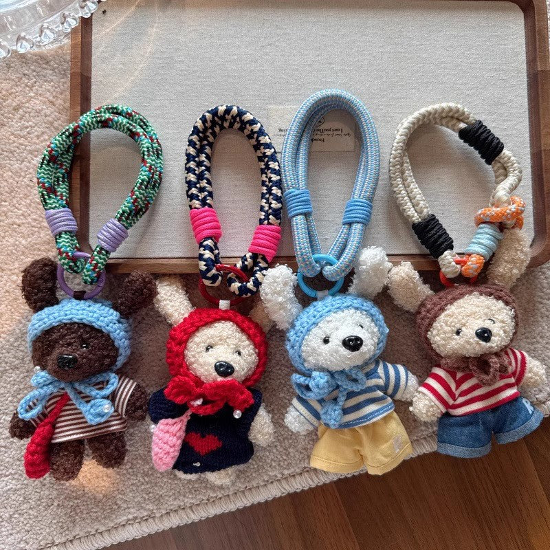 カラフルなひものニット帽のクマさんですLittle bear with colorful rope and woolen hat