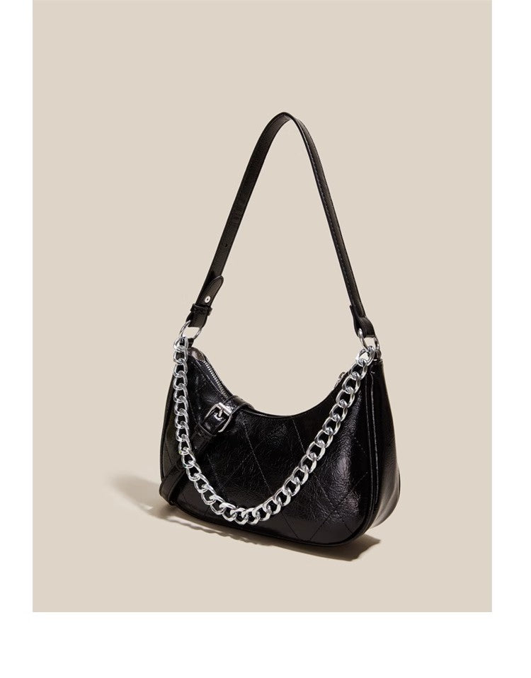 オールマイティーなクレセントバッグニッチな軽いショルダーバッグですA versatile crescent-shaped bag, a niche and light luxury single-shoulder crossbody bag