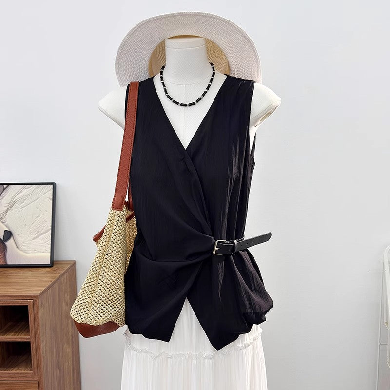 ノースリーブのシャツA sleeveless shirt