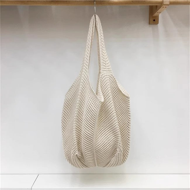 手編みバッグカジュアルな怠惰な風赤い大きなバッグの肩のバッグですHandcrafted hollowed-out woven bag, casual and laid-back style red large single-shoulder bag