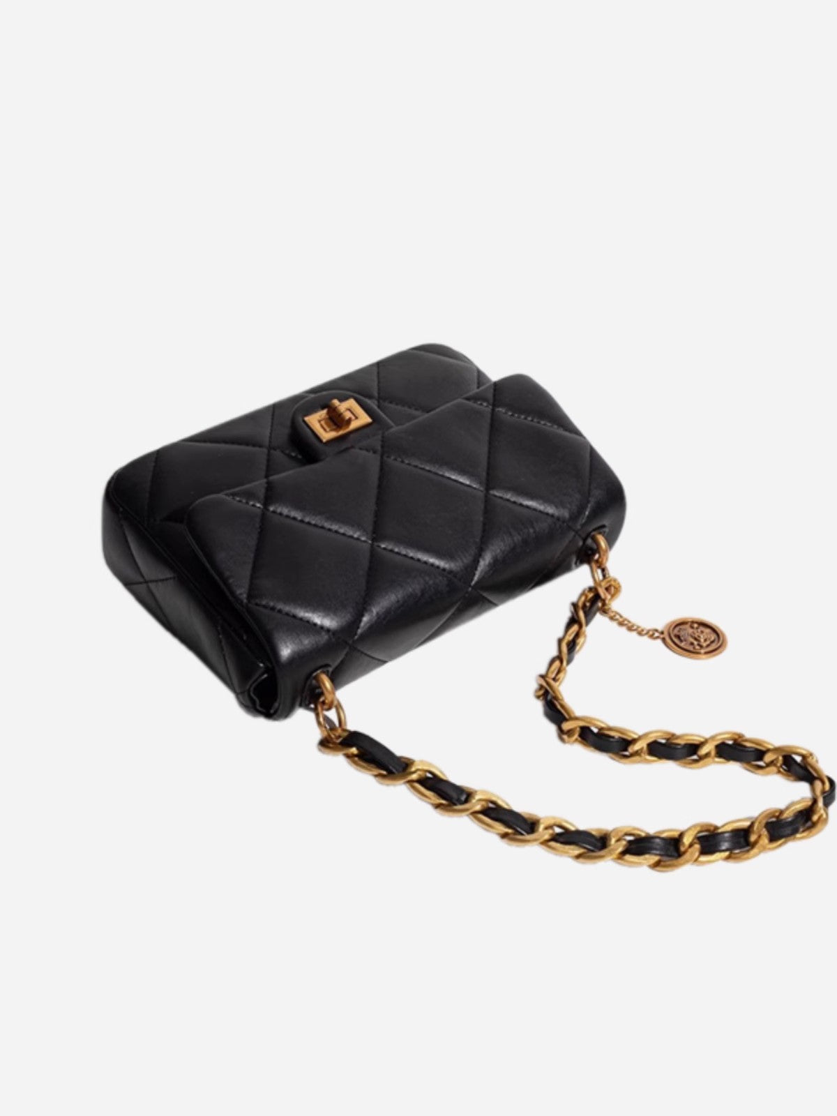 高級感ニッチ太チェーンレトロなショルダーバッグですA high-end, niche, thick-chain, retro single-shoulder crossbody bag