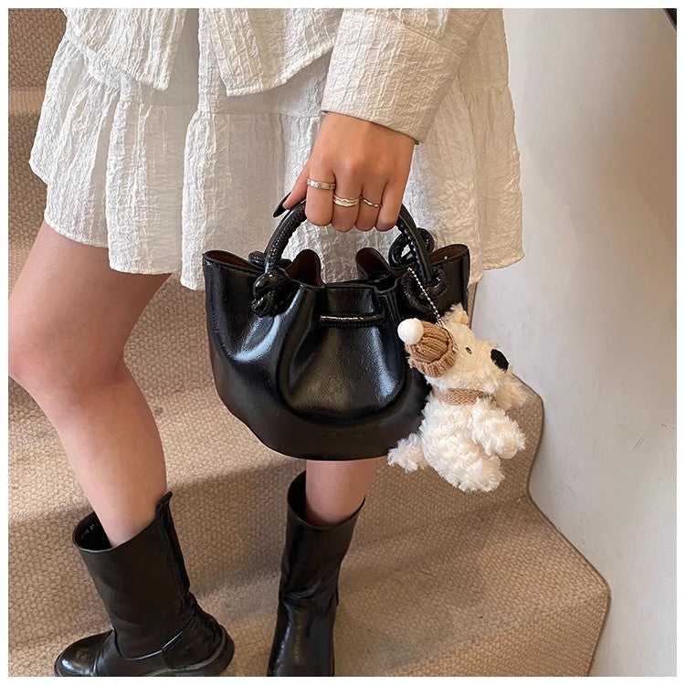 夏の流行は爆発的な小さい手提げバッグですSummer's best-selling small handbag for women