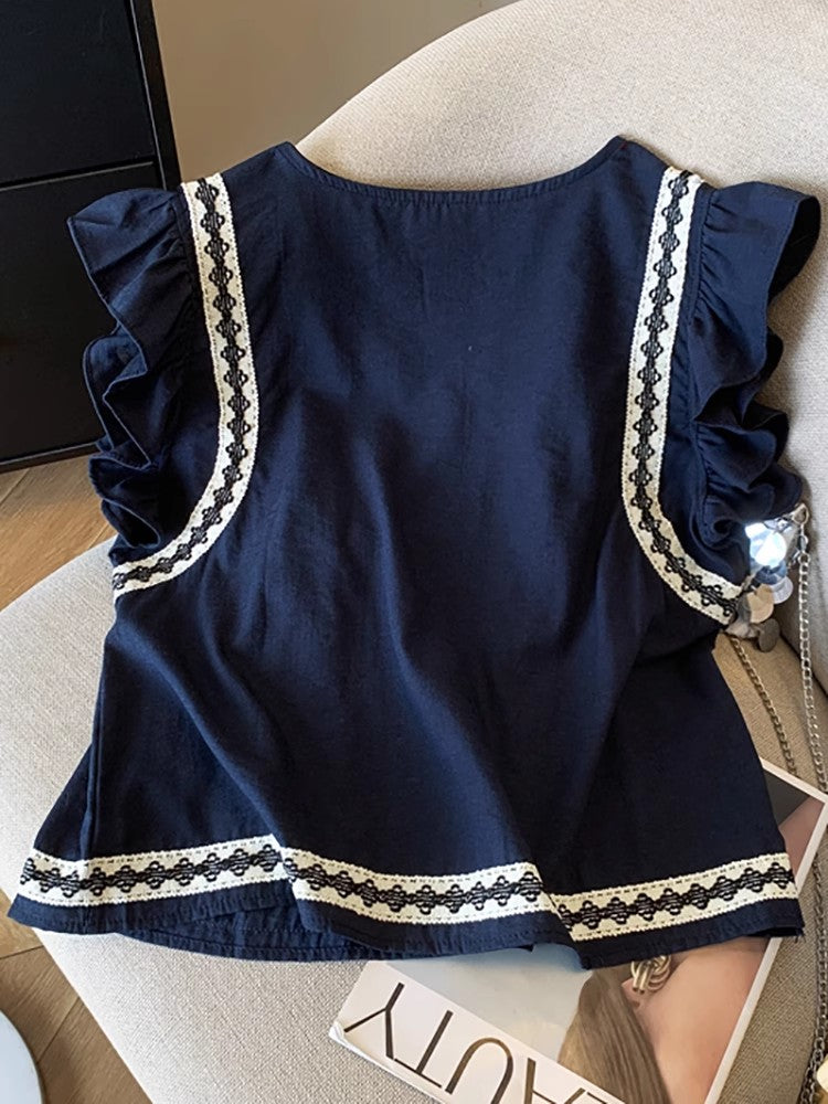 フリル付きのノースリーブシャツA sleeveless shirt with frills