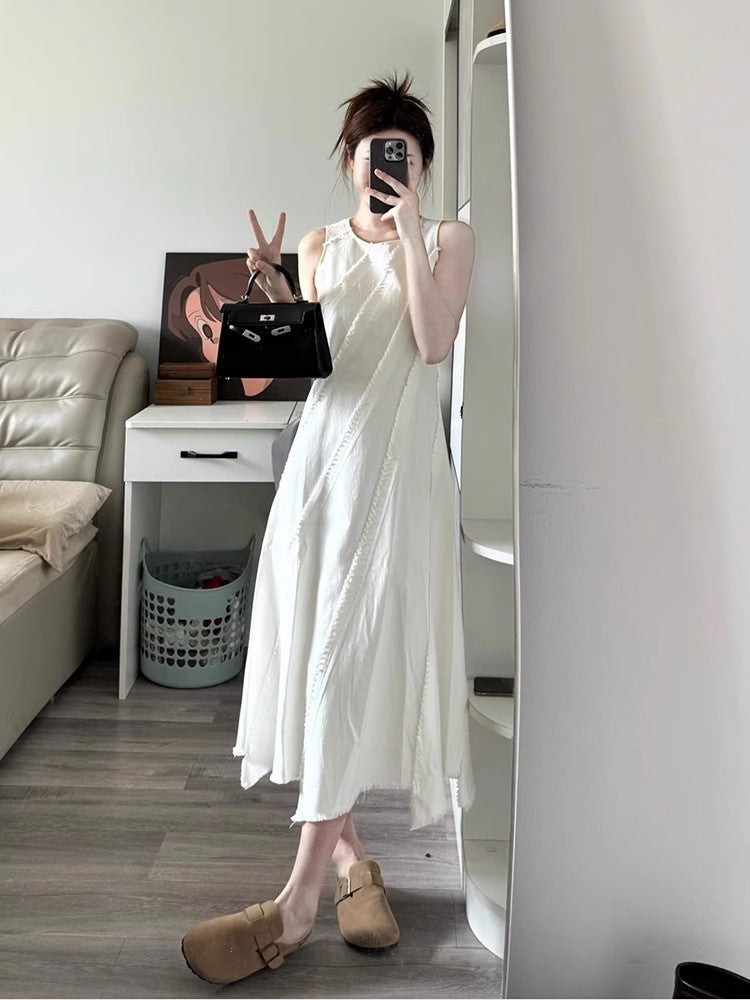 ノースリーブのベストワンピースSleeveless vest dress