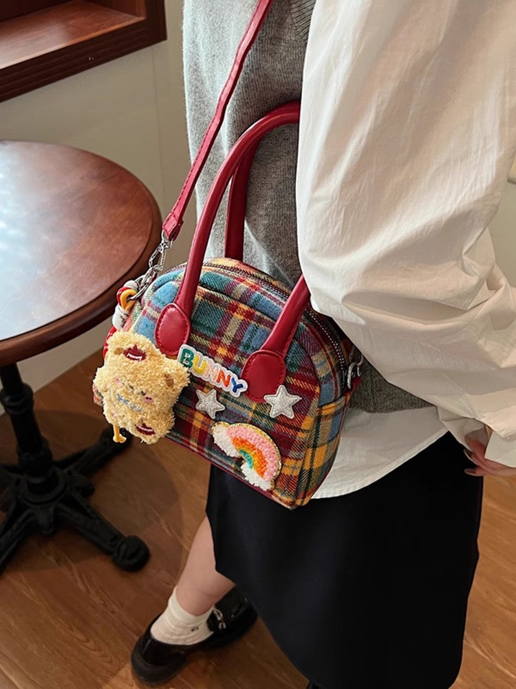 チェック柄の貝殻バッグカジュアルなショルダーバッグが登場しましたNew fashionable checkered fabric shell bag and casual single-shoulder crossbody bag