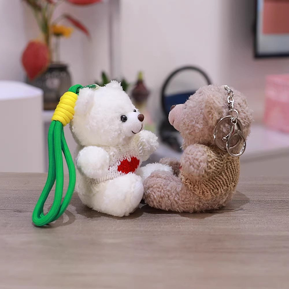 セータークマのぬいぐるみのストラップですSweater bear doll pendant