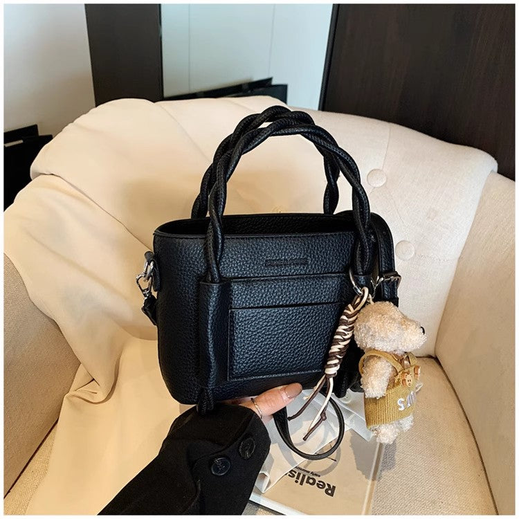 ライチ柄のプチバッグですA versatile small bag in lychee pattern