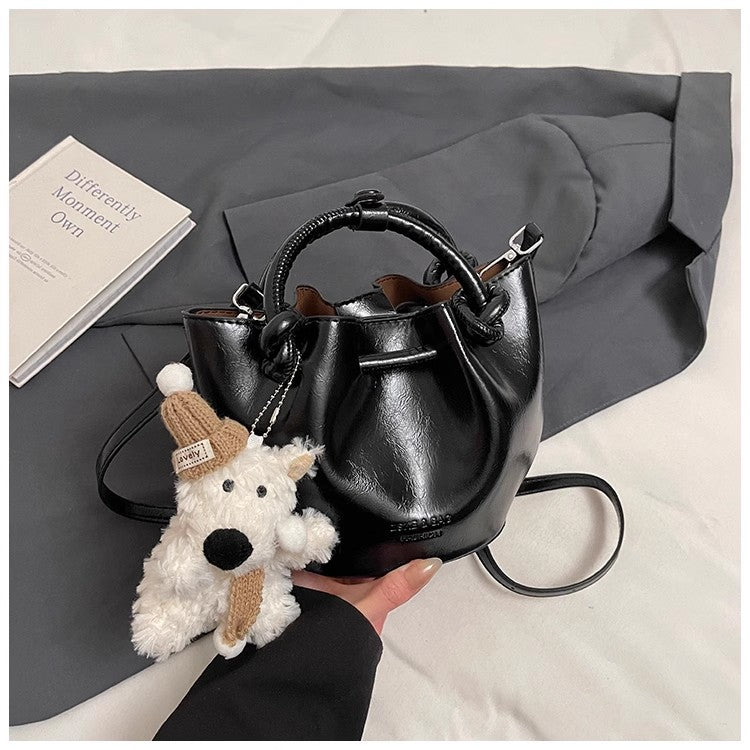 夏の流行は爆発的な小さい手提げバッグですSummer's best-selling small handbag for women