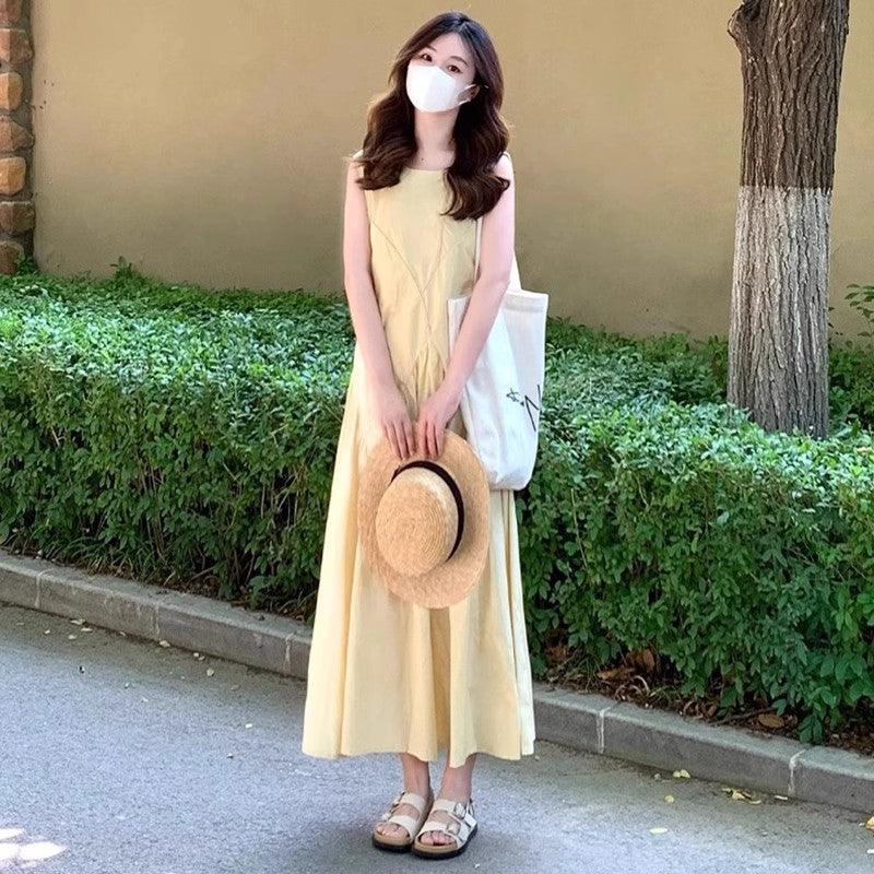 ノースリーブのベストワンピースSleeveless vest dress