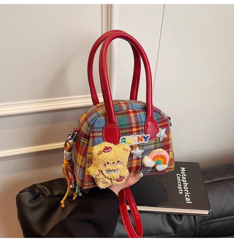 チェック柄の貝殻バッグカジュアルなショルダーバッグが登場しましたNew fashionable checkered fabric shell bag and casual single-shoulder crossbody bag