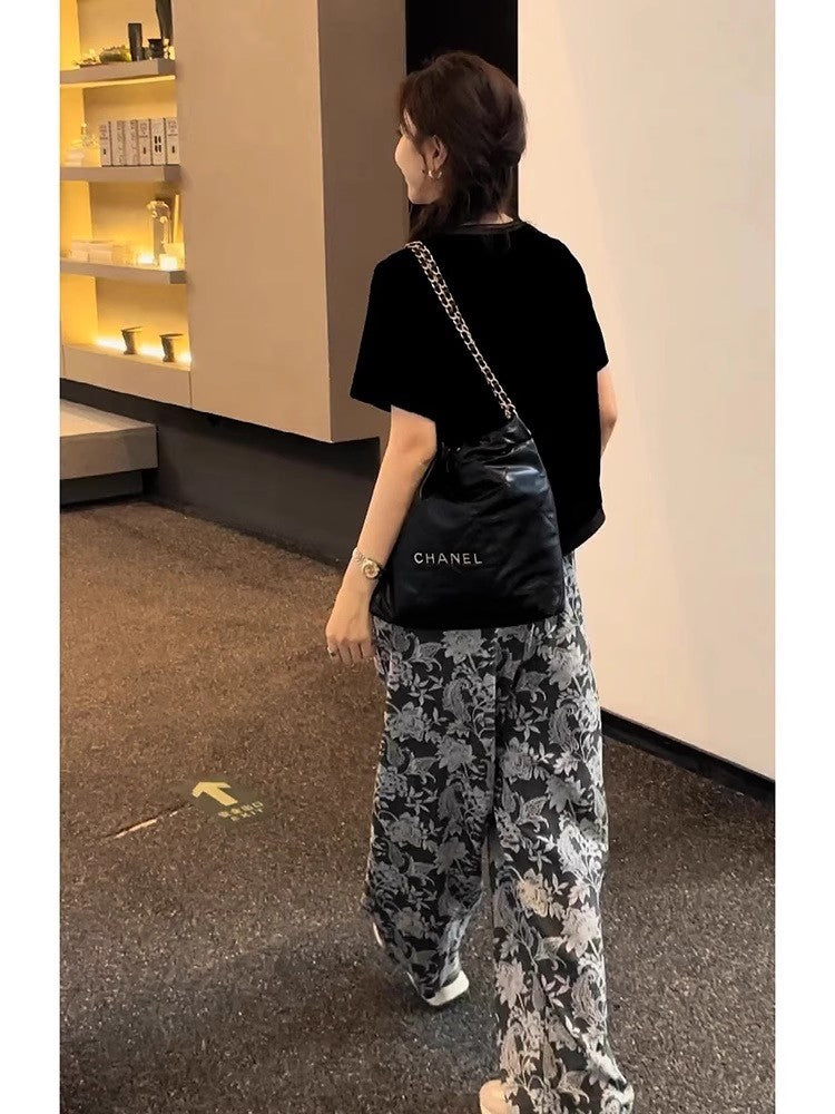 レトロ柄のストレートパンツですStraight pants with retro patterns.