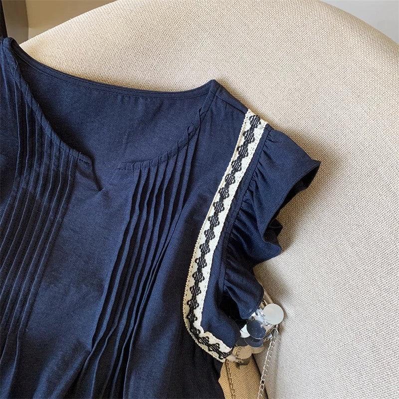 フリル付きのノースリーブシャツA sleeveless shirt with frills
