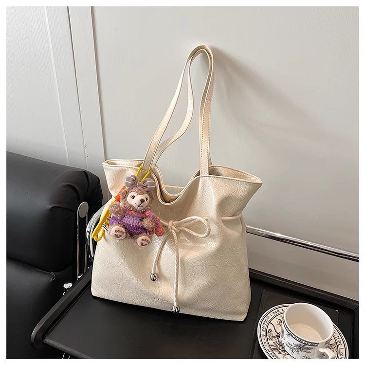 何にでも使えるショルダーバッグが流行で爆発的なトートバッグですThe versatile single-shoulder bag is a popular bestseller, the Tote bucket bag