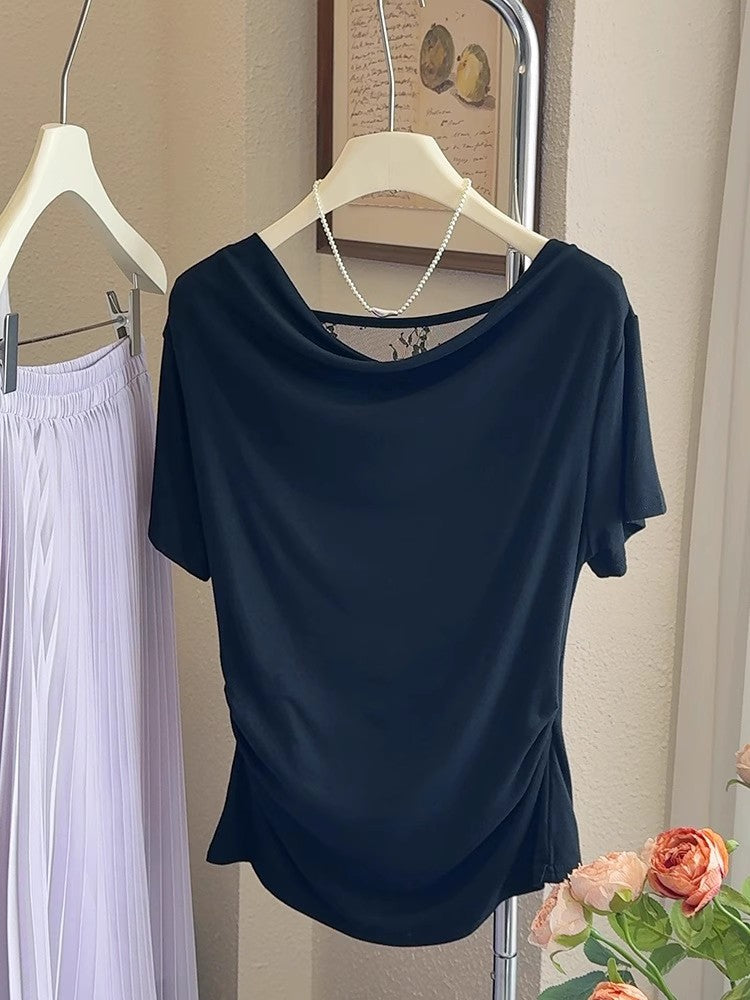 背中の見えるレースのブラウスLace backless top in the middle of the base shirt